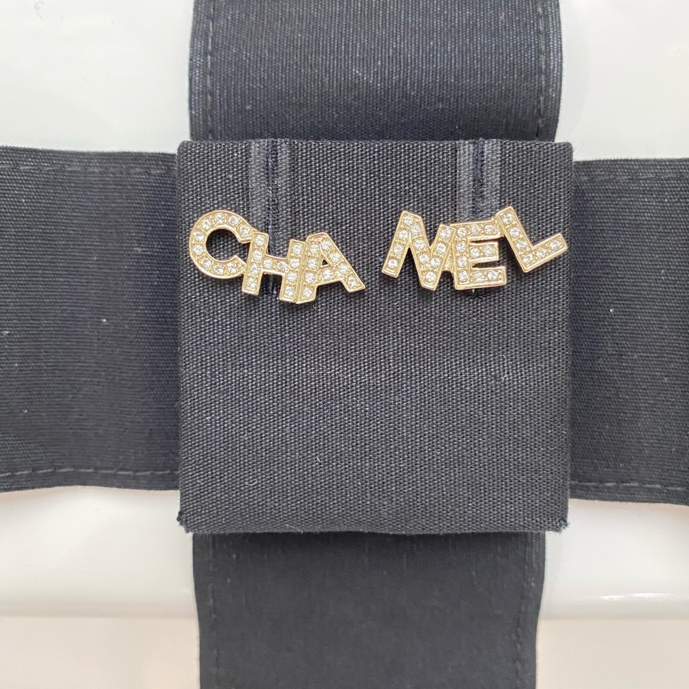 ‼️SOLD‼️ Chanel Crystal Pearl Stud Earrings
